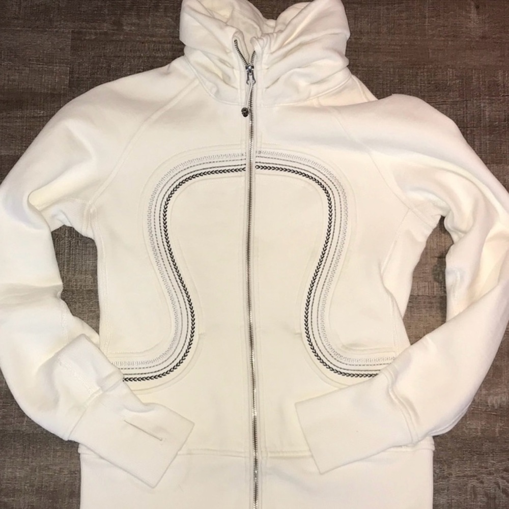 Lululemon sweater w cozy collar.